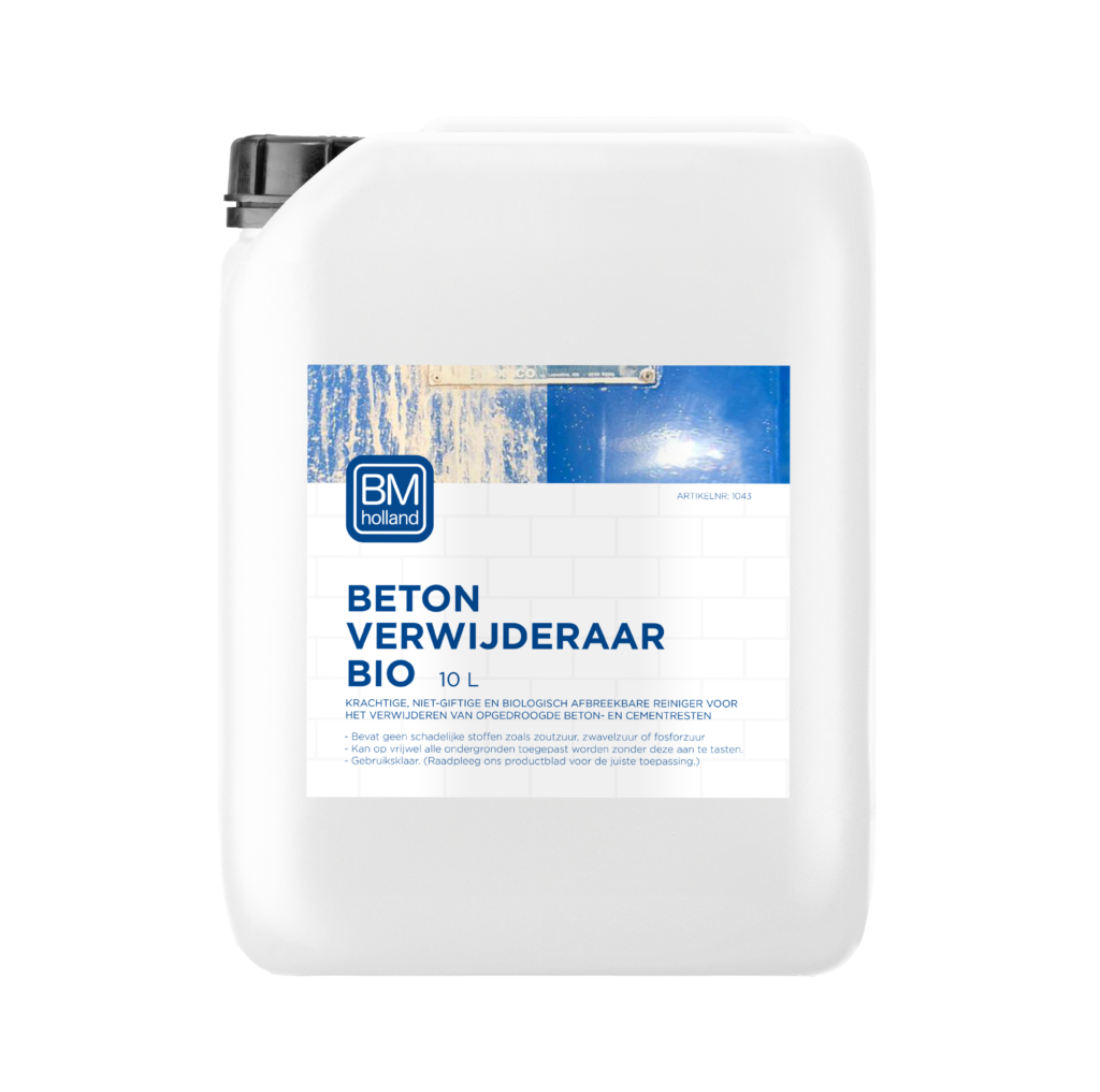 Een witte plastic emmer van 10 liter met een zwarte dop, voorzien van het etiket „BM Beton Verwijderaar BIO“ van BM Holland, bedoeld voor het verwijderen van betonresten. Het etiket is uitgevoerd in blauw en wit.