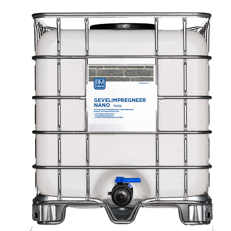 Een grote witte industriële container met een metalen kooi, een blauwe klep aan de onderkant en een etiket met de tekst GEVELIMPREGNEER NANO 1000L..